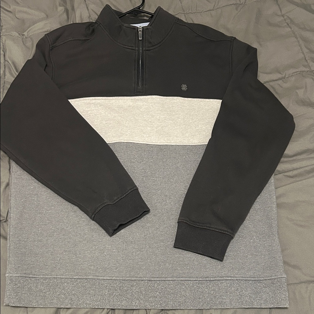 Izod Men's Monochromatic Gray Colorblock Quarterzip Sweater